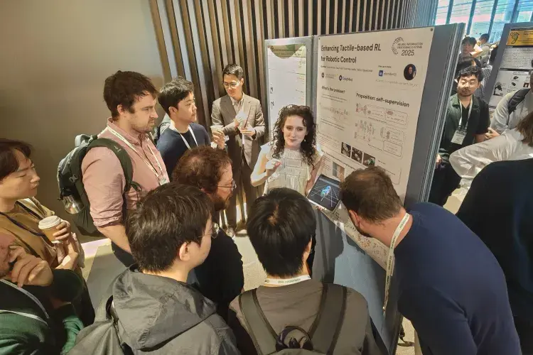 Elle Poster Humanoids