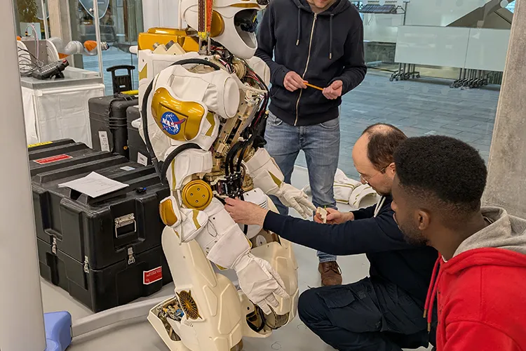 Farewell Valkyrie - Valkyrie being dismantled