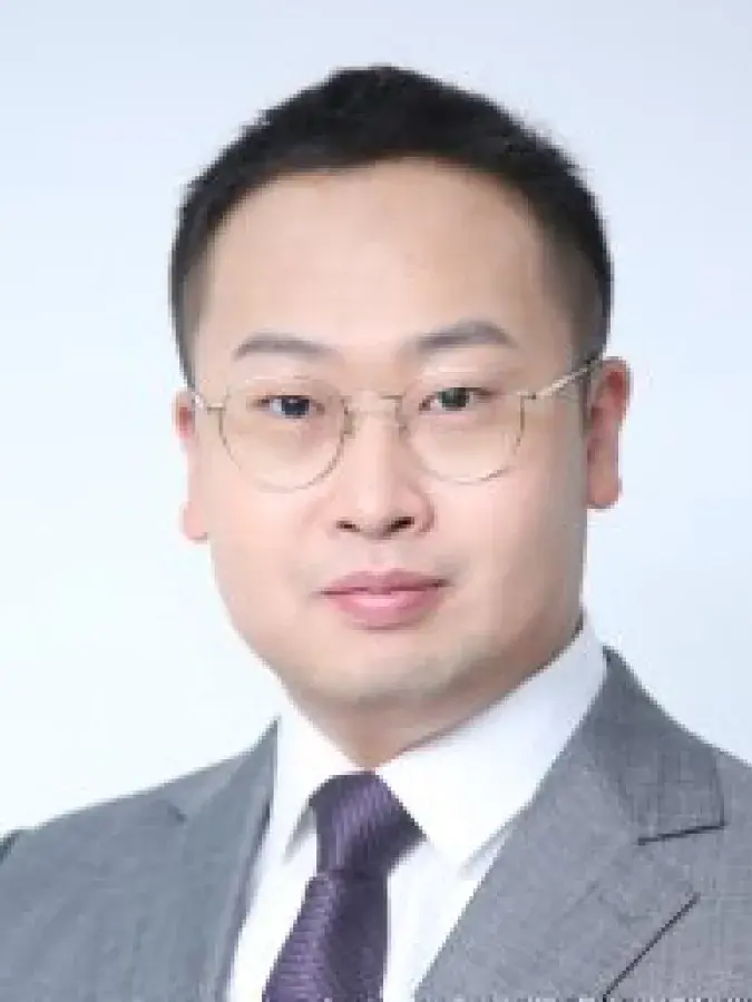 Fengxiang He Photo